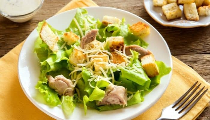 Salada Caesar com frango